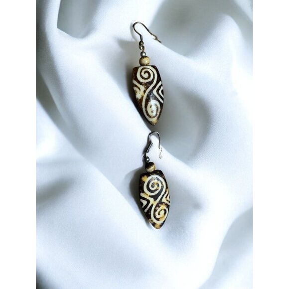 Vintage Tribal-Inspired Shell Carved Earrings With Spiral Design & Hook Closure - Picture 6 of 8